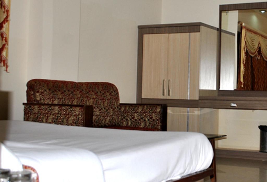 Hotel Shree Palace Katra  Room photo